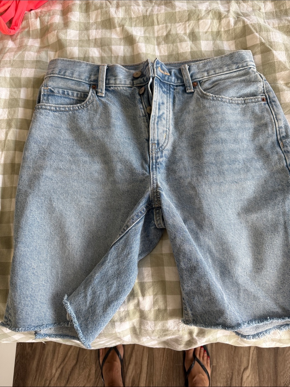 Old Navy Light Wash women’s Denim Cut-Off Shorts